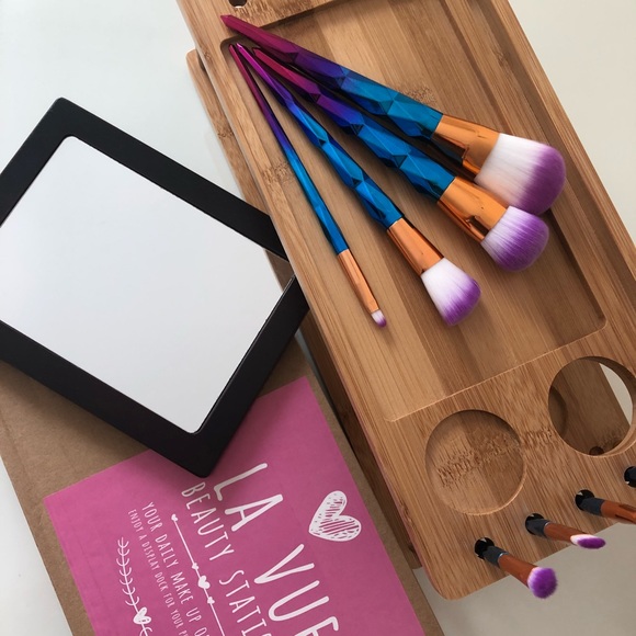 MakeUp Beauty Station Cosmetic Organizer - Picture 4 of 5